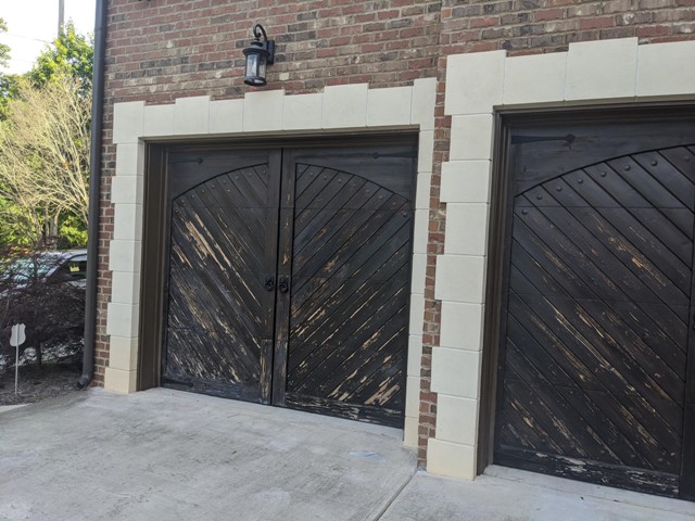 photo of garage doors to be repainted