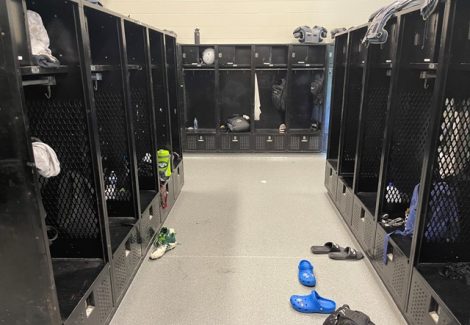 photo of roswell high school locker rooms before being repainted