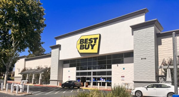 Birdcage Marketplace in Citrus Heights