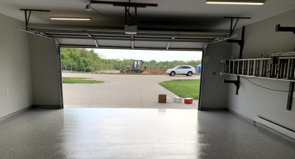 Garage Floor Project Using Polyaspartic Flake