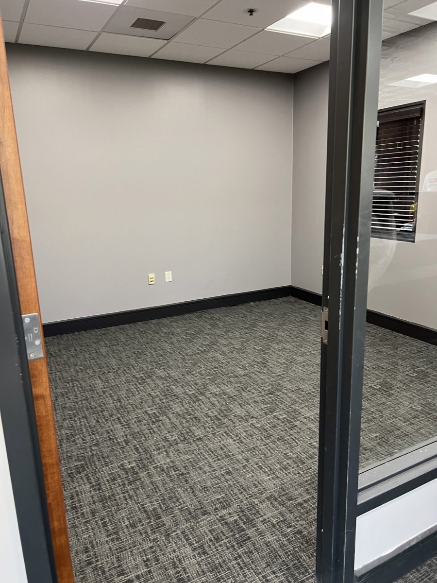 Com.Gov.SterlingBank.Int.Walls. Chesterfield A-nm1 Preview Image 2