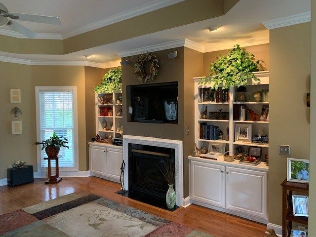 living room Preview Image 5