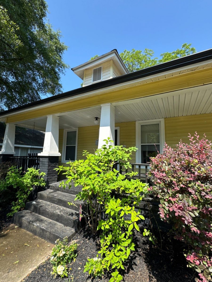 house with yellow siding before repaint Preview Image 8