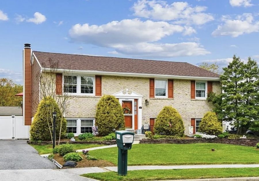 house with brick before repaint Preview Image 3