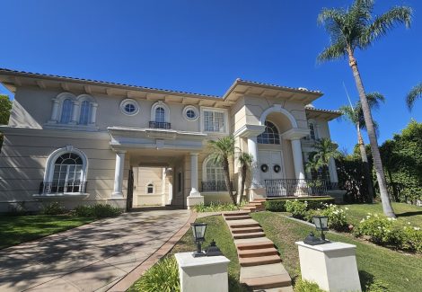 Multi-Story Exterior in Mulholland Park