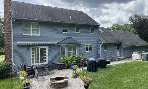 The trim now has a color to contrast with.