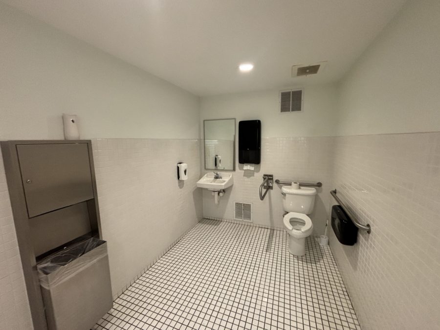 white commercial bathroom Preview Image 3