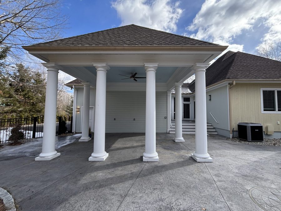 covered drive with pillars in front of house Preview Image 12