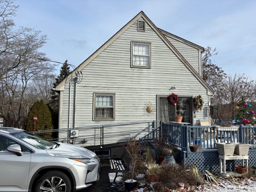 cape cod style house before repaint Preview Image 2