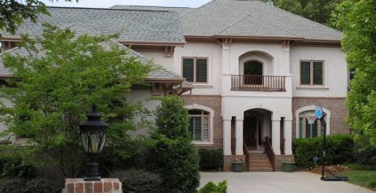 Charlotte – Exterior