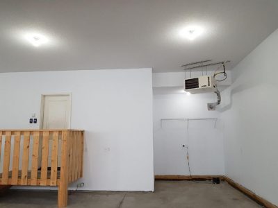 Texture and painting of walls in garage