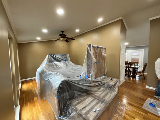 photo of living room in new albany before being repainted