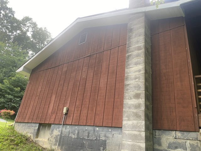 photo of barn before being repainted Preview Image 1