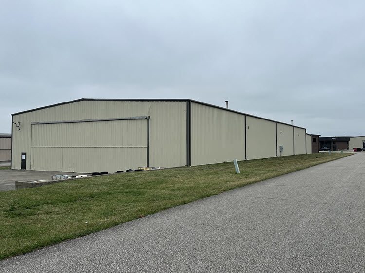 photo of repainted honaker aviation hanger in clark county Preview Image 1
