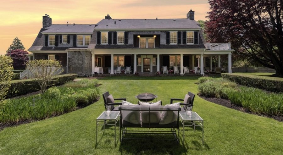 rhode island home with painted trim and accents Preview Image 1