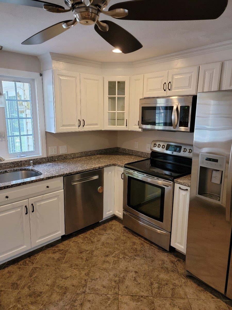 White Kitchen Cabinets Preview Image 1