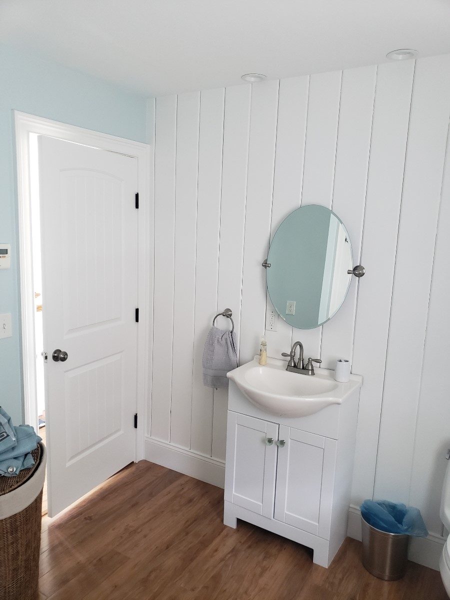 Old School Bathroom Preview Image 1