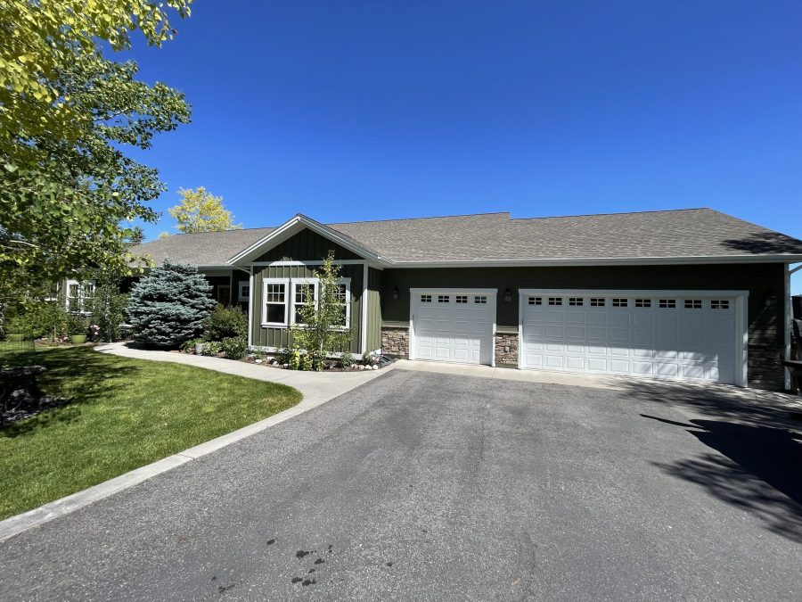 White Trim and Green Paint Preview Image 2