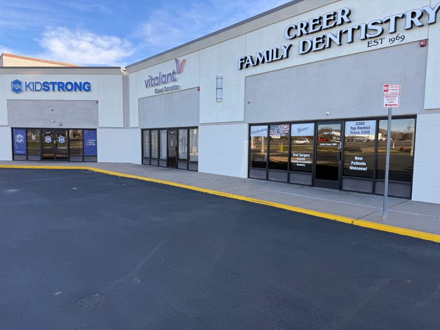 shopping plaza exterior Preview Image 3