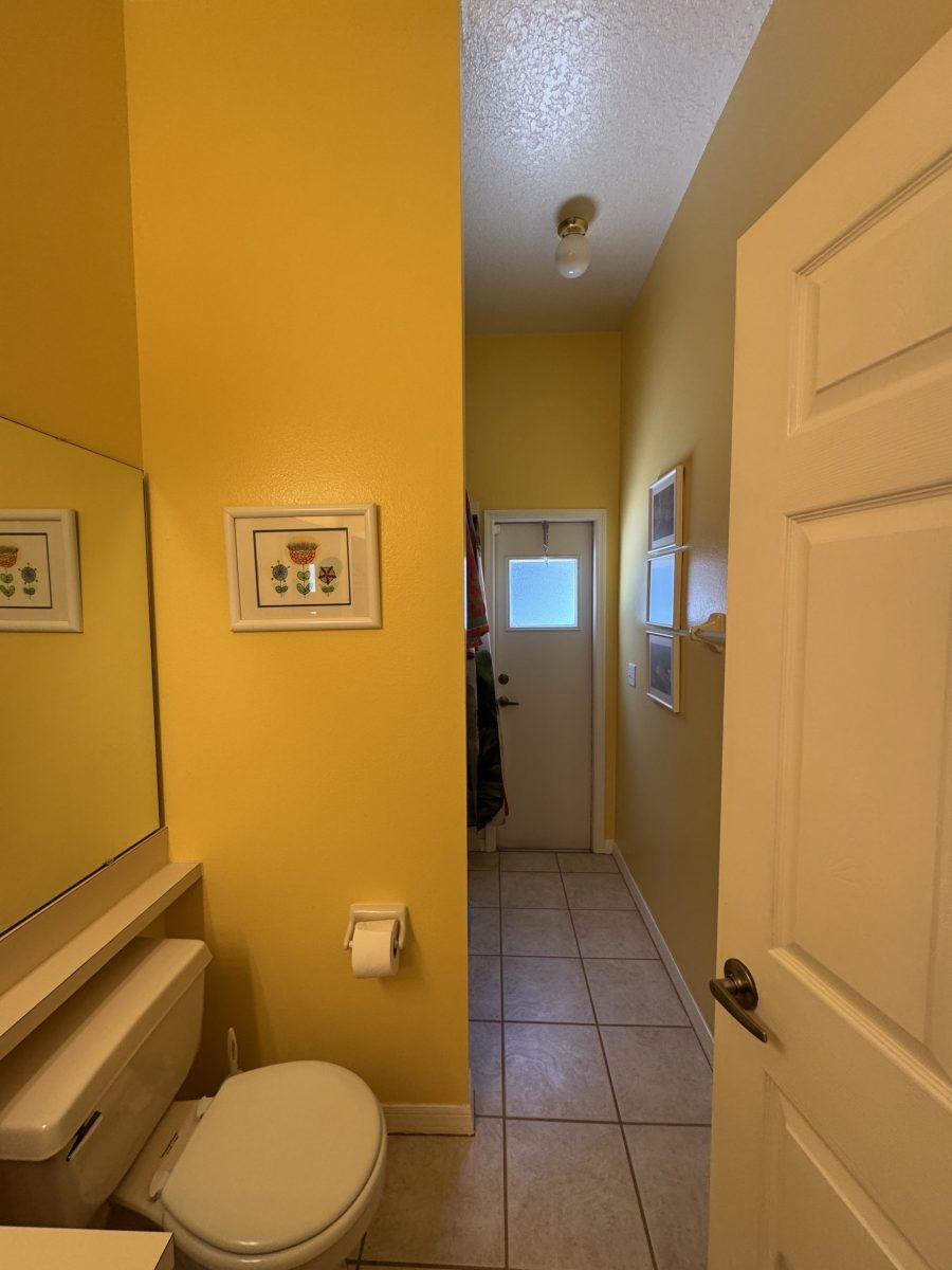 bathroom interior before repaint Preview Image 1