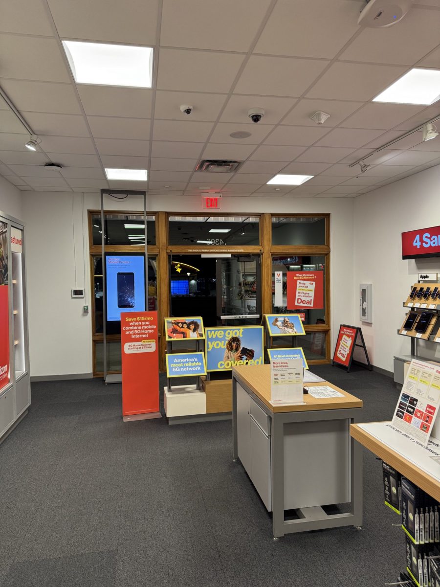 Interior painting of a Verizon store in Spokane Preview Image 8