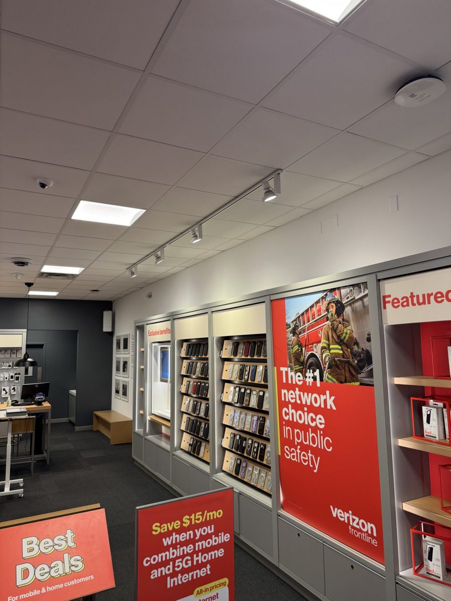 Interior painting of a Verizon store in Spokane Preview Image 2