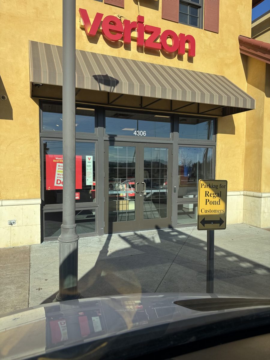 Interior painting of a Verizon store in Spokane Preview Image 9