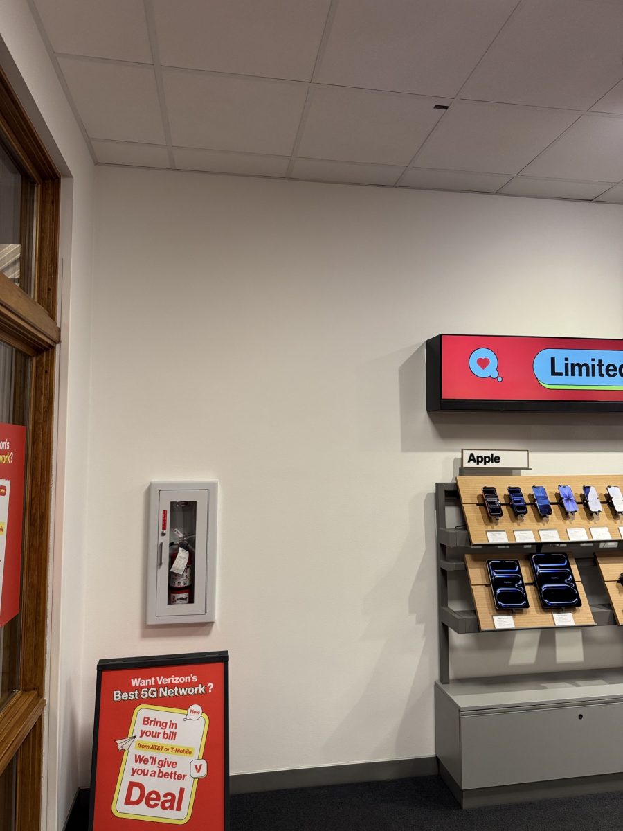 Interior painting of a Verizon store in Spokane Preview Image 3
