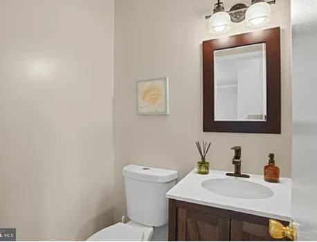 bathroom before repaint Preview Image 1