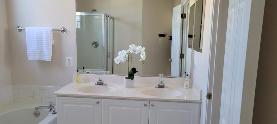 bathroom of condo in alexandria Preview Image 3