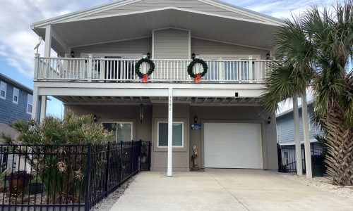Bright Trim Accents on a Neutral Exterior