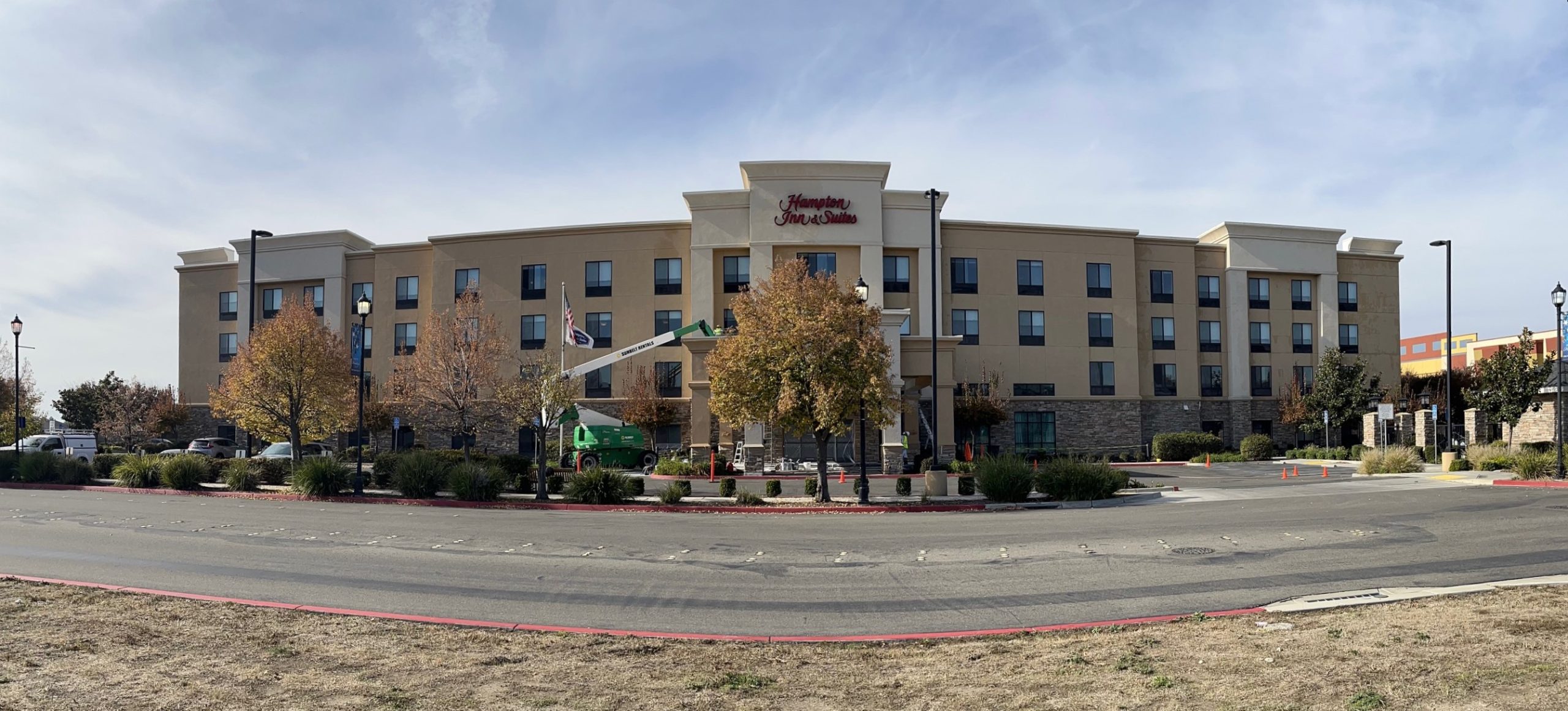 Exterior Painting – Hampton Inn and Suites Before