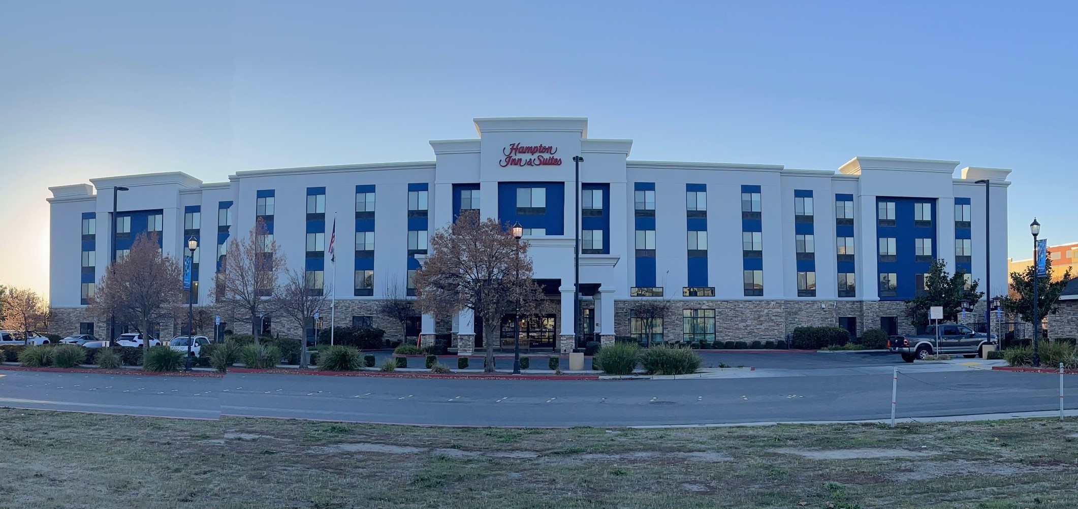 Exterior Painting – Hampton Inn and Suites After