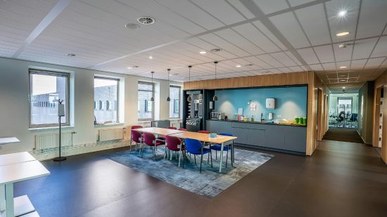 Healthcare facility cafeteria image