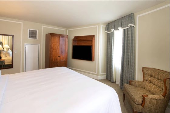 north syracuse hotel bedroom painted white walls Preview Image 2