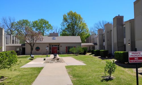 Treetop Apartments in Broken Arrow (Before)