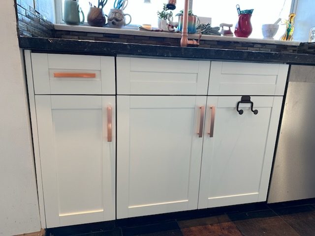 Vancouver, BC Professional Cabinet Painting Services Preview Image 5