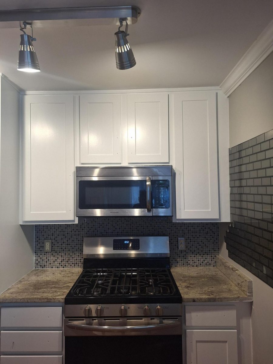 kitchen appliance and cabinets Preview Image 1