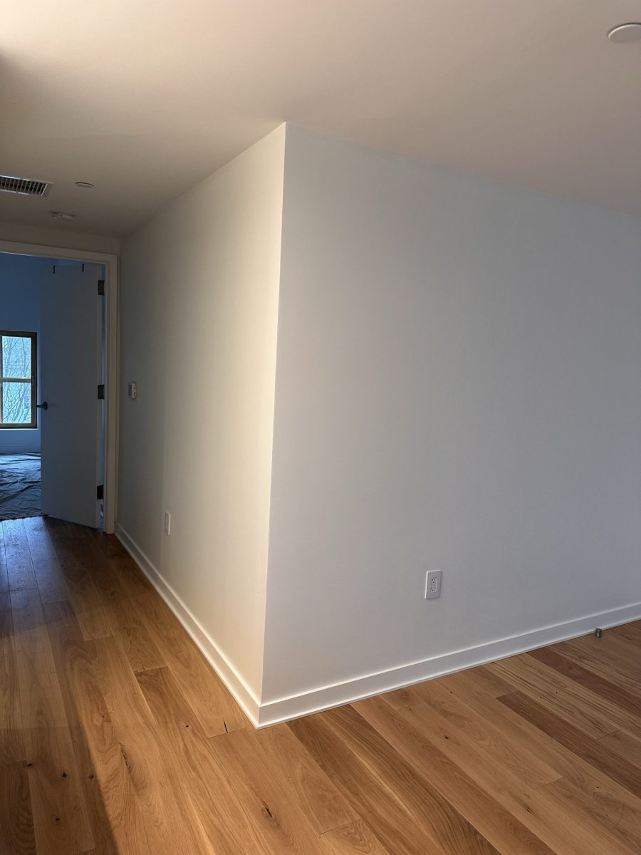 empty living room Preview Image 7