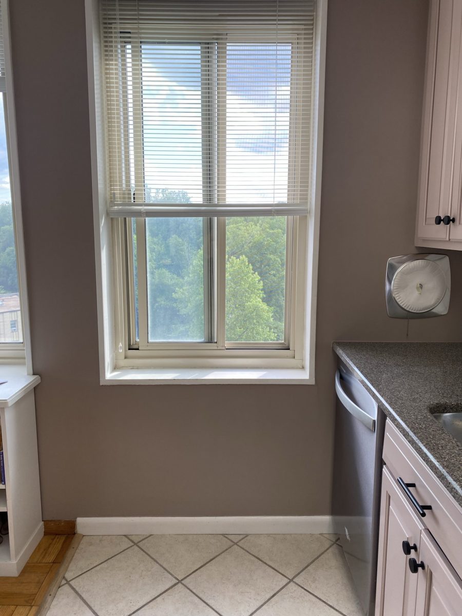 kitchen window with painted wall Preview Image 8