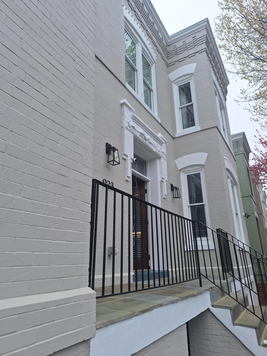 home entryway with painted brick Preview Image 9