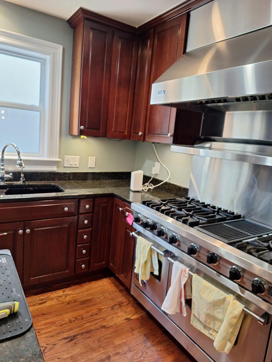 kitchen stove and counter Preview Image 3