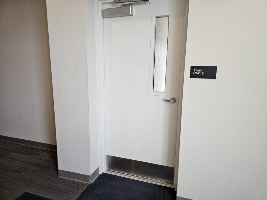 Hallway before photo Preview Image 16