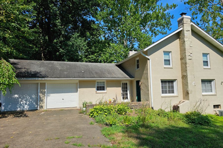 Residential Exterior case study before photo front of house Preview Image 1