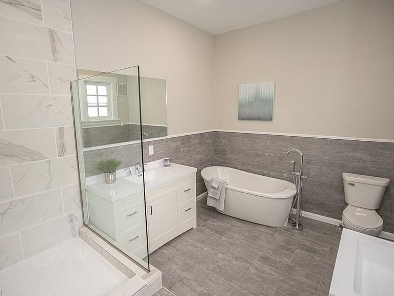 interior house painting project bathroom Preview Image 11