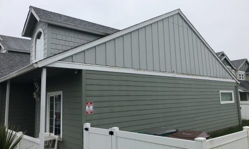 Townhome Siding with Faded Paint & Dirtied Trim