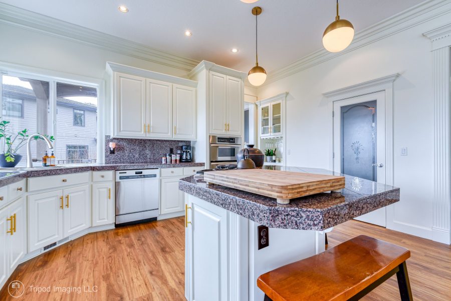 kitchen after paint job white Preview Image 3