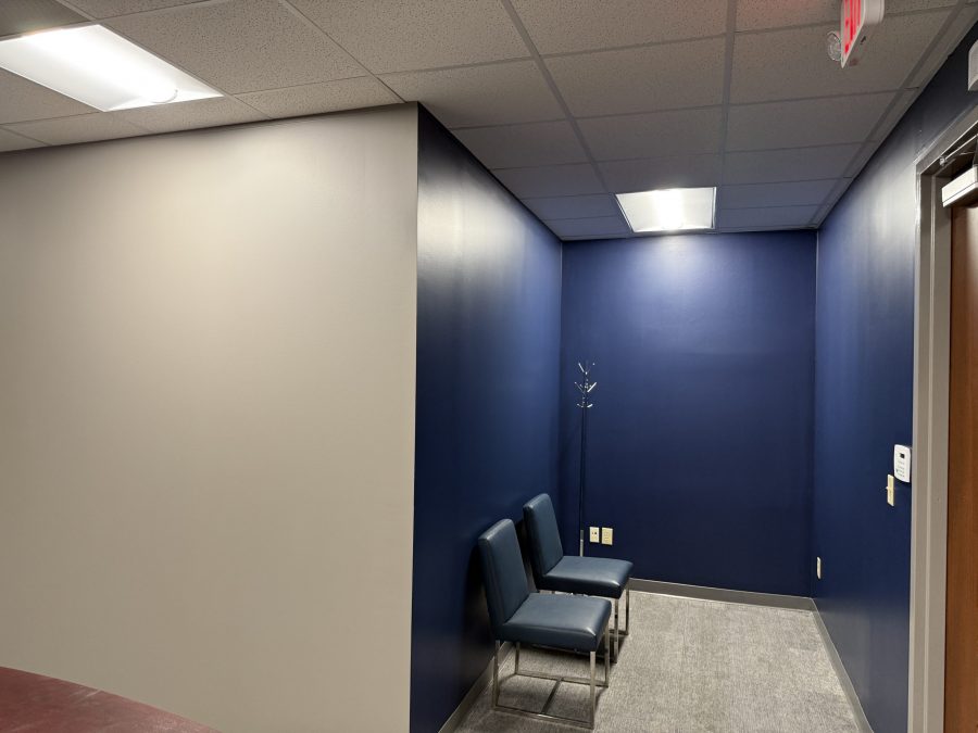 Office waiting area painted space. Preview Image 6